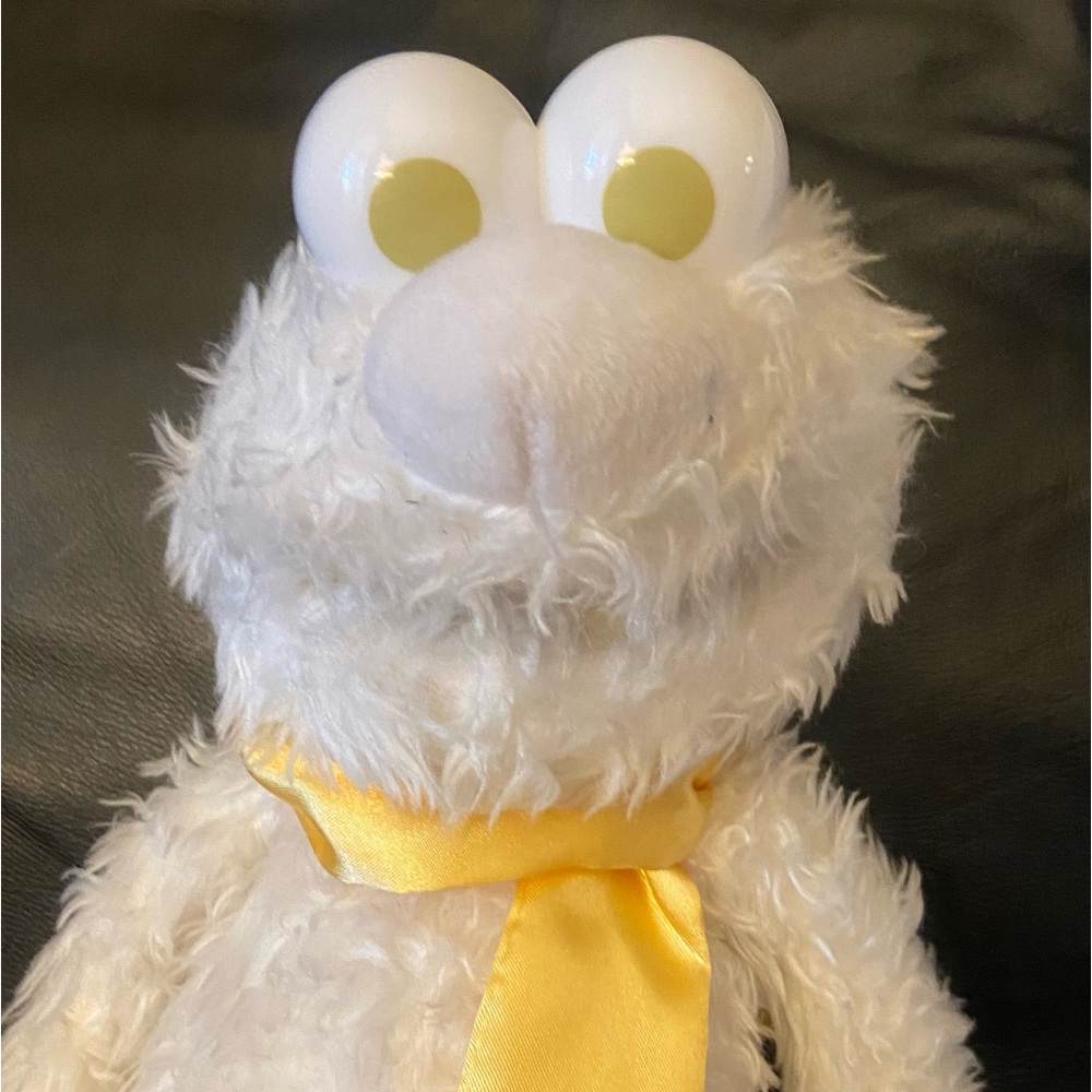 Sesame Street Elmo Plush Winter White Yellow eyes 2006 made in Tokyo 16” rare